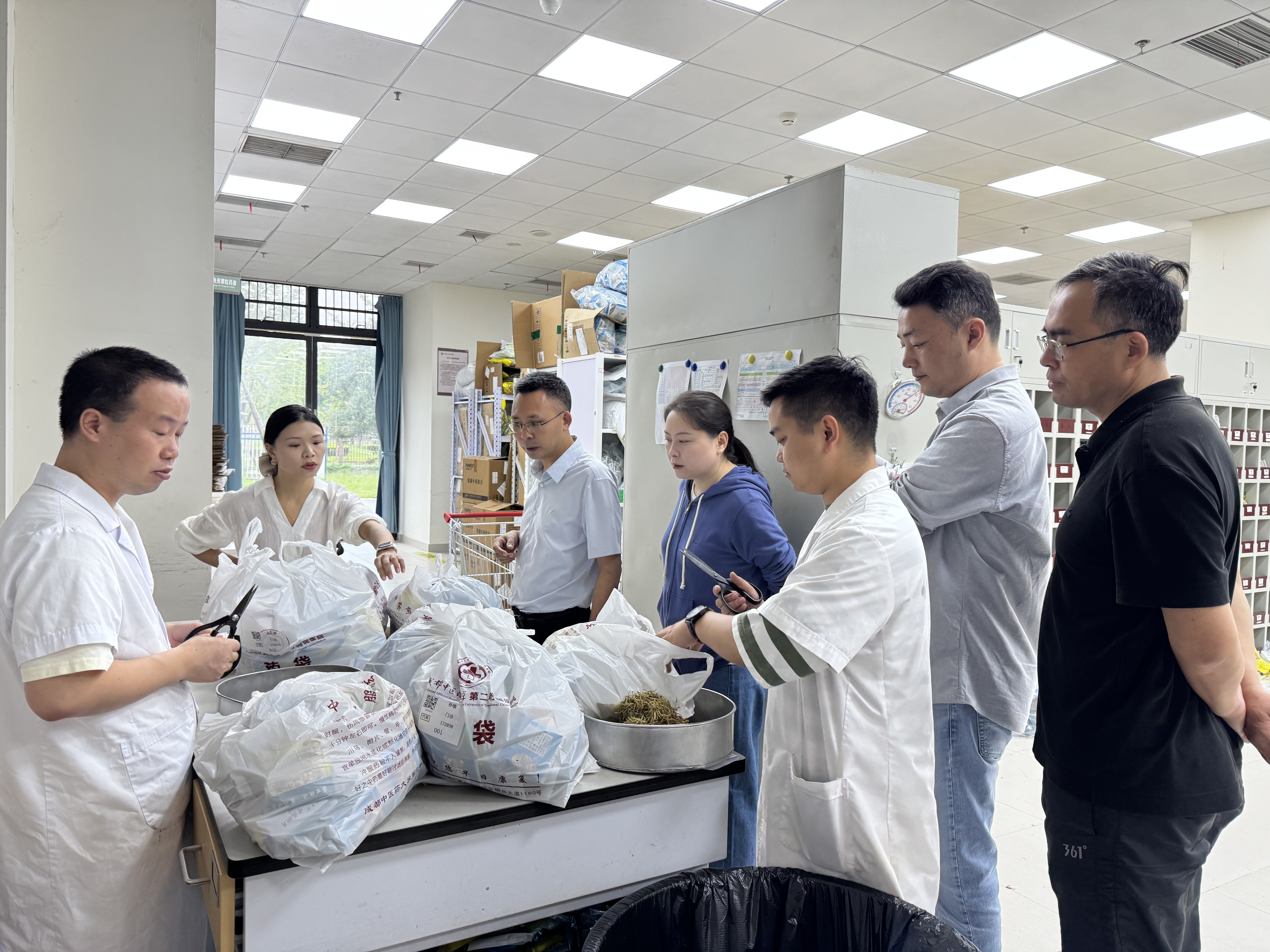 我院召开国庆、中秋节前医疗安全专项工作会及开展节前安全巡查